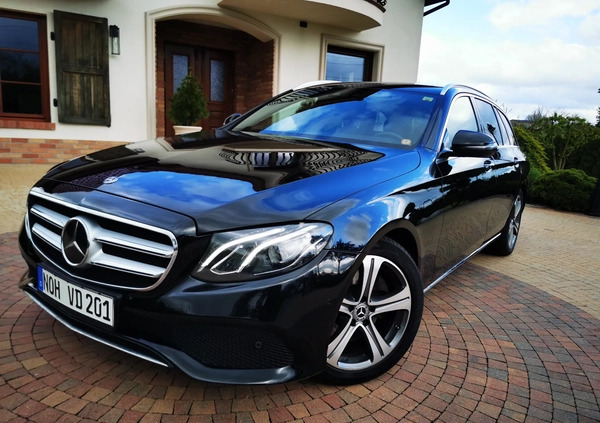 Mercedes-Benz Klasa E cena 89900 przebieg: 178000, rok produkcji 2017 z Ćmielów małe 529